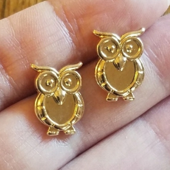 NWOT Gold Owl Studs - Picture 5 of 9